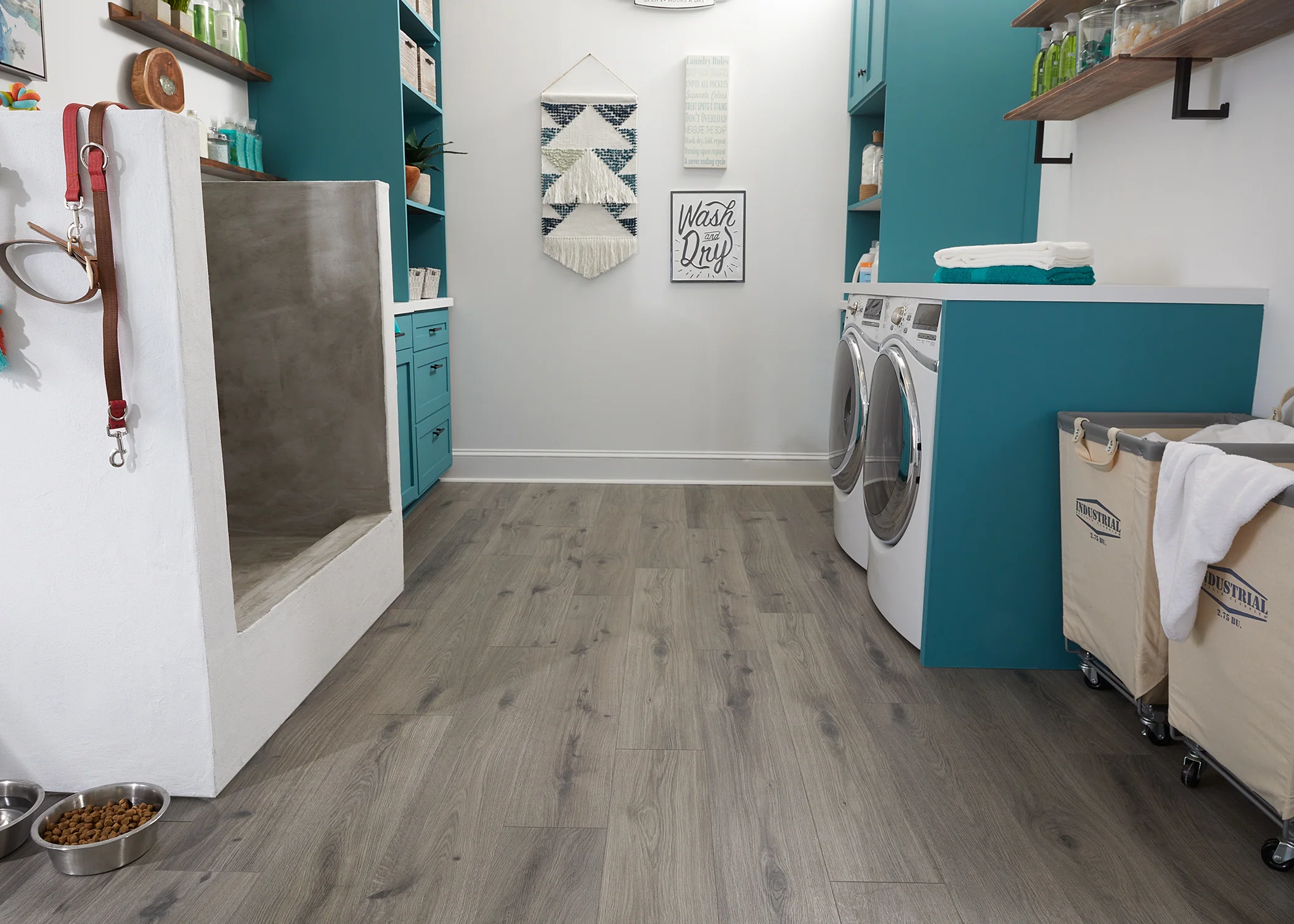 9mm w/pad Silk Spire Oak Water-Resistant Hybrid Resilient Flooring - Sample - Image 2