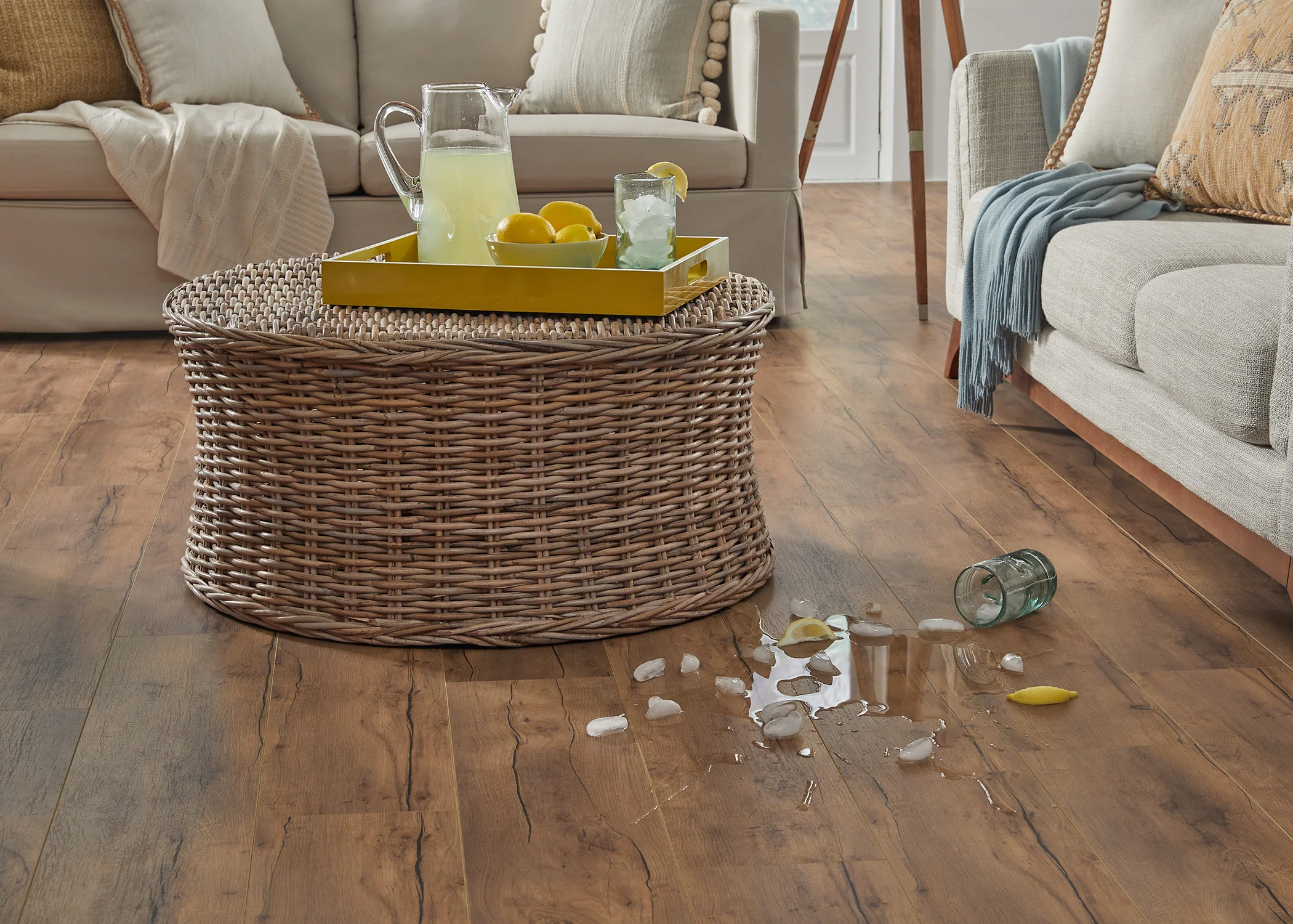 12mm Amber Crest Oak w/ 2mm pad Water-Resistant Laminate Flooring 8.03 in. Wide x 48 in. Long - Image 3
