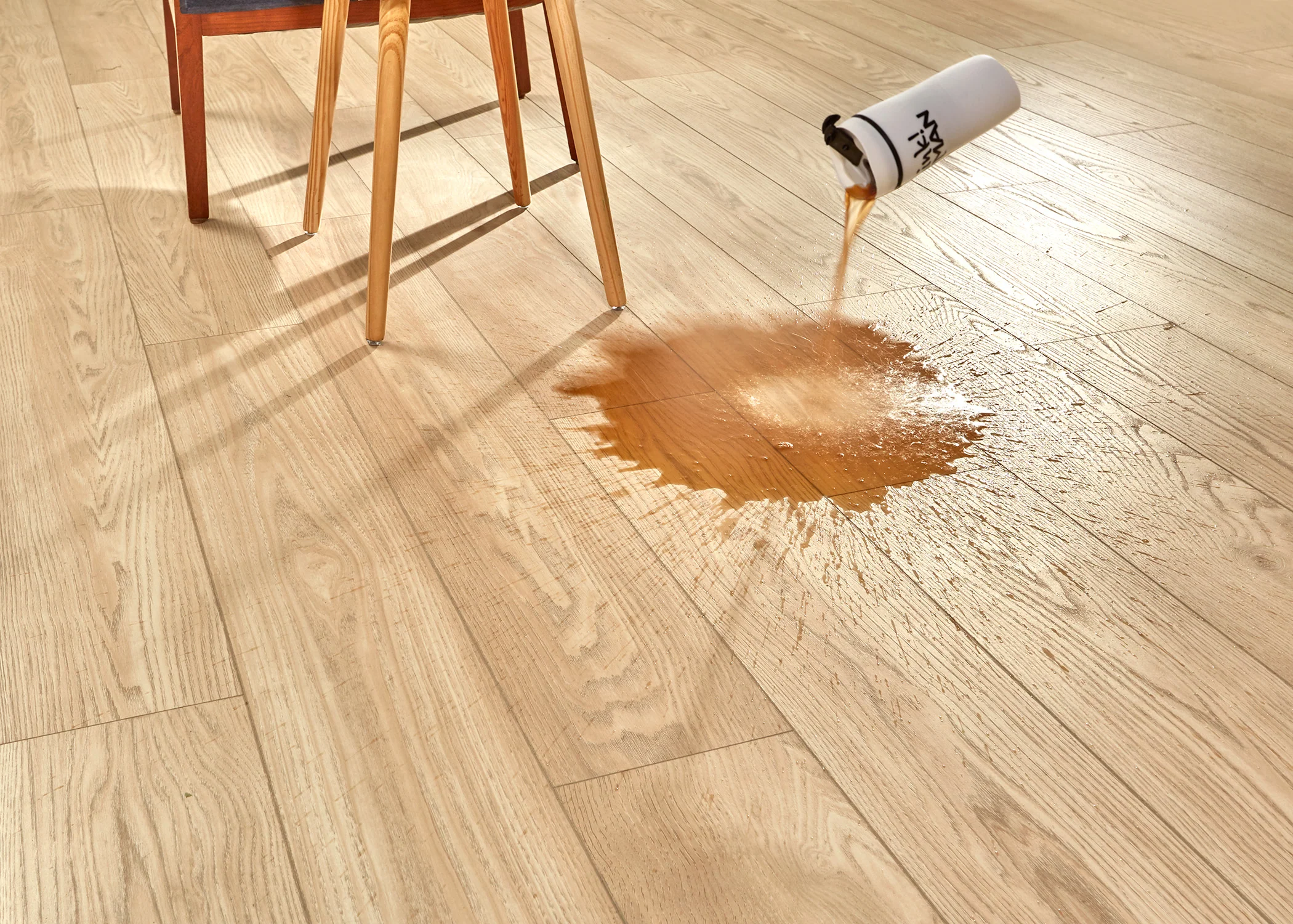 14mm Lantern Glow Chestnut w/ 2mm pad Water-Resistant Laminate Flooring 7.48 in. Width x 50.6 in. Length - Image 5